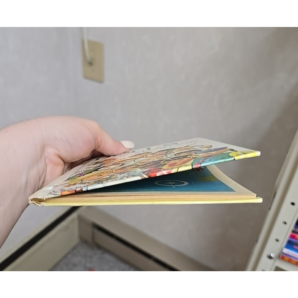 Vintage Dolls from Many Lands by Renee Bartkowski Junior Elf Hardcover Book 8187 - Picture 3 of 9